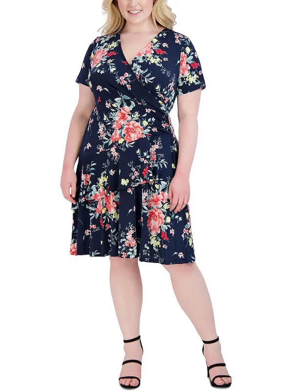 Plus Womens Tiered Floral Wear to Work Dress